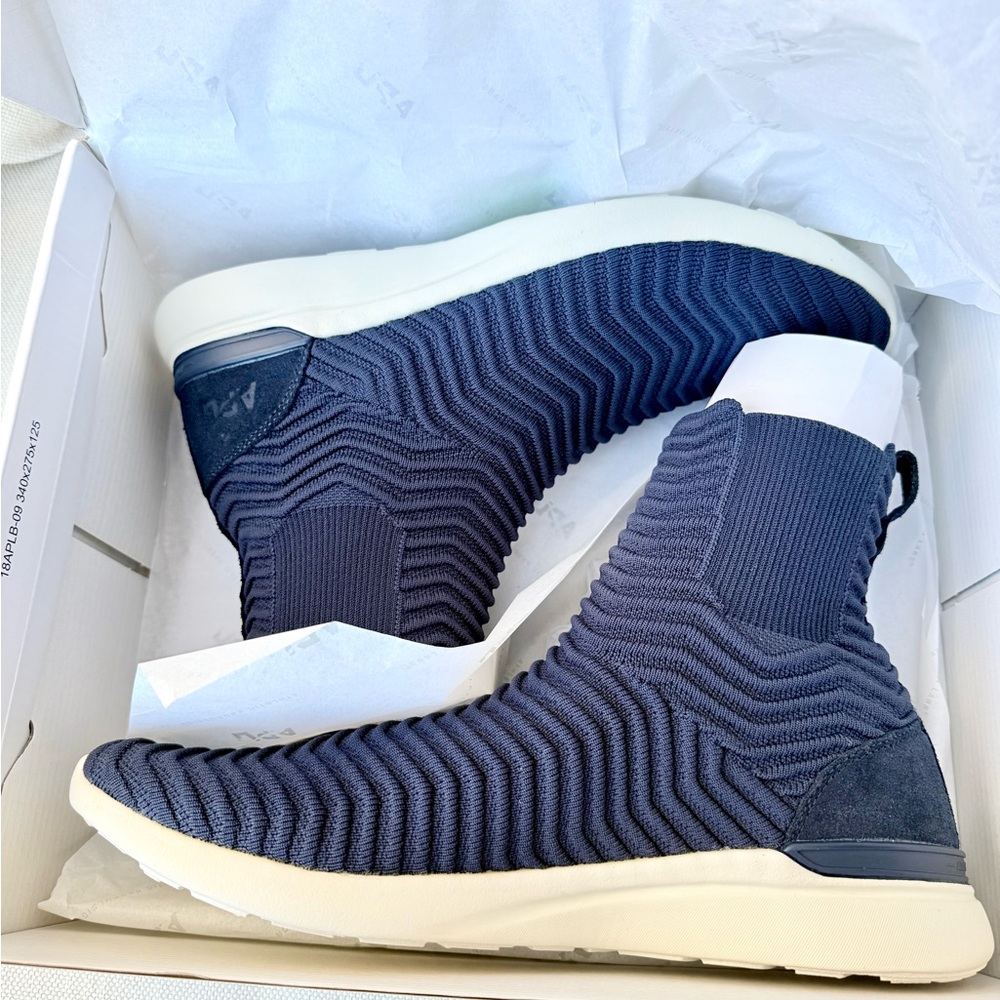 Brand New APL TechLoom Chelsea running Boot midnight pristine Men’s size 11 $280